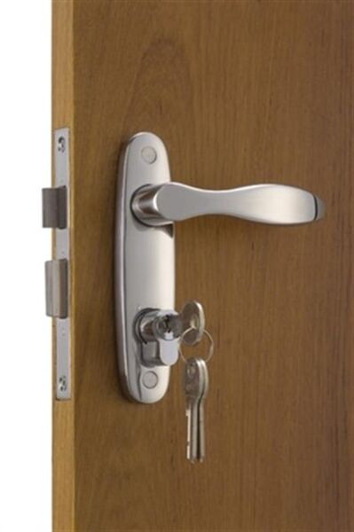 Sindirli kapı kilidi seti. Klasik içeri sağ